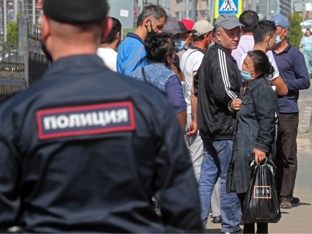 Rossiyaning 10 viloyati migrantlarning ishlashiga cheklov kiritdi