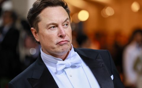 Ilon Maskdan xafa boʻlgan xodimlar 128 million AQSH dollari tovon puli talab qilishdi