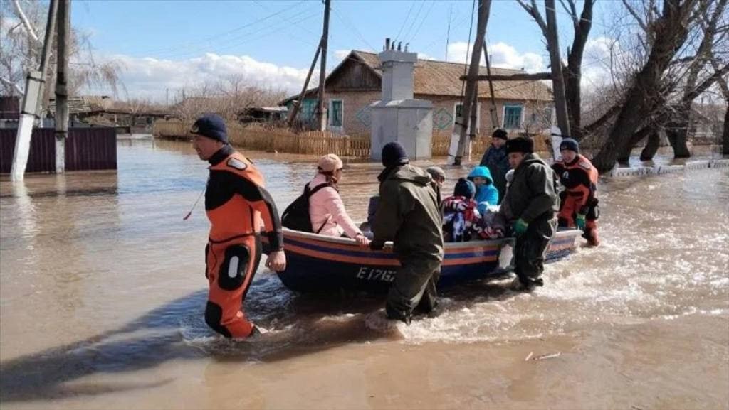 Qozogʻistonda suv toshqinlari tufayli 100 mingga yaqin odam evakuatsiya qilindi