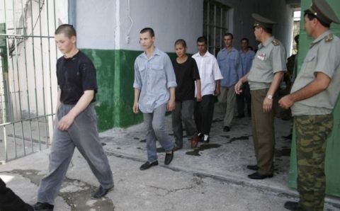 Endi qonunni buzgan bolalar sudlanmaydi – Tojikistonda
