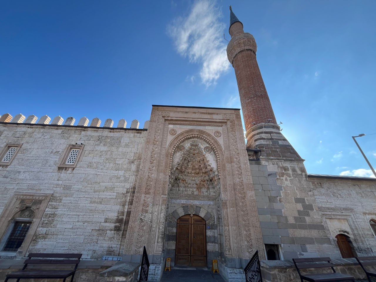 Onado‘lidagi yog’och ustunli masjidlar  YuNESKO  Jahon merosi mo’jizasidir