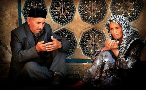 Ota-onasi bilan yashaydiganlar oylik daromadi alohida yashovchilarnikidan ko‘pligi aniqlandi