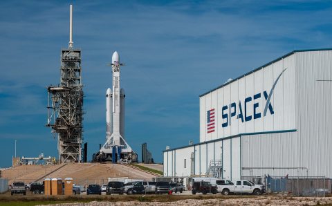 “SpaceX” AQSH razvedkasi uchun aygʻoqchi sunʼiy yoʻldoshlar tarmogʻini yaratadi