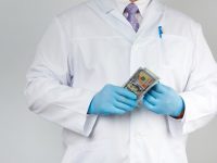 Коррупция в белом халате: почему фарма-отрасль в Узбекистане требует особого внимания и что с этим делать